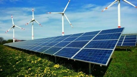 La Cina ha installato interruttori di sicurezza nei pannelli solari, l'allerta: «Potrebbe lasciare al buio Usa ed Europa»