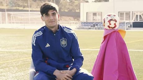 El arte eterno de Morante de la Puebla llega a la selección española: "El balón da menos 'cornás'"