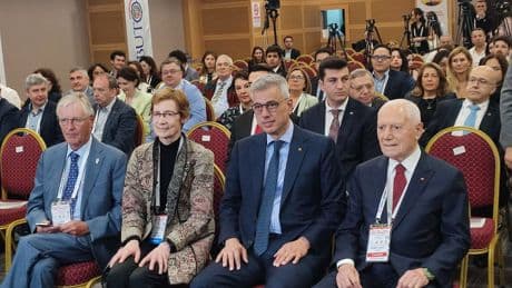 Prof. Dr. Haberal, yanığın önemine dikkat çekti: ‘Tüm toplumu ilgilendiren bir sorun’