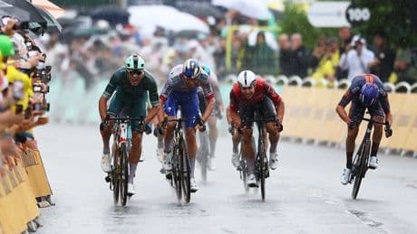 Störer bei Tour de France: Gefährlicher Zwischenfall im Zielbereich