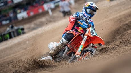 Motocrosser Herlings wint GP Nederland na flinke strijd met 18-jarige Coenen