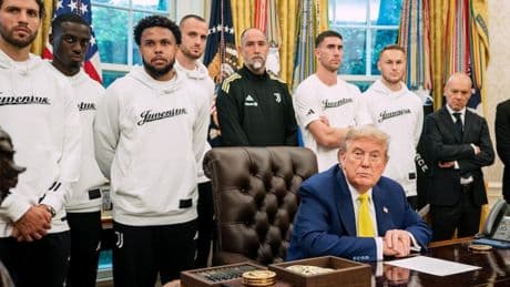 La incómoda recepción de Trump a la Juventus: “¿Las mujeres podrían jugar con ustedes?”