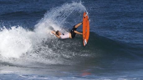 «Le rendu est incroyable, presque surnaturel» : les folles vidéos de Fred Berho, spécialiste des vagues extrêmes