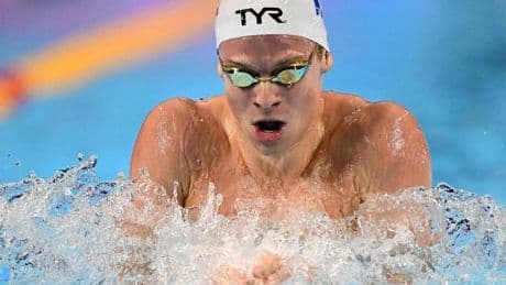 Marchand bate el mítico récord de Lochte en los 200 estilos