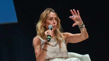 Arianna Meloni: «Mi sorella Giorgia premier per merito. Da bambine abbiamo rischiato di morire, eravamo pestifere»