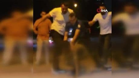 İstanbul'da sokakta çıplak gezen Afrikalıya vatandaşlardan tekme tokat dayak