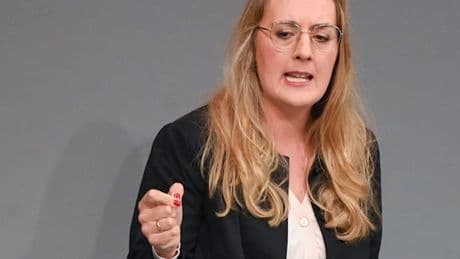 „Extrem besorgniserregend, was für ein Bild Merz von unserem Land zeichnet“, sagt Dröge