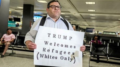 « Génocide de Blancs » : Trump accorde le statut de réfugié à une cinquantaine d’Afrikaners