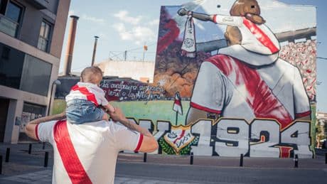25 años después, el Rayo vuelve a Europa y Vallecas lo goza: así respira el barrio el logro de la plantilla más veterana de la Liga