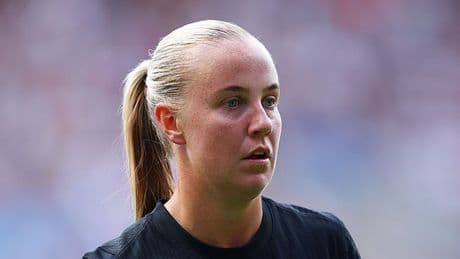 Beth Mead offers three-word injury update after suffering England Euros scare