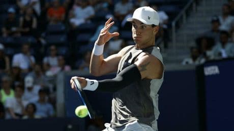 Jack Draper si ritira dagli Us Open, infortunio a un braccio: l'inglese era nel tabellone di Sinner. Al terzo turno avanza Bergs
