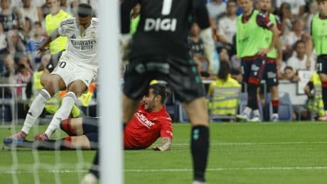 Enorme indignación en Osasuna: su cuenta oficial publica imágenes para demostrar que no hubo penalti a Mbappé