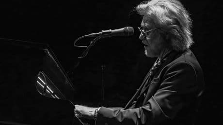 Daryl Hall packs less of a punch - maybe it's first night nerves
