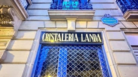 Bilbao pierde otro de sus comercios centenarios, la cristalería más antigua de Bizkaia