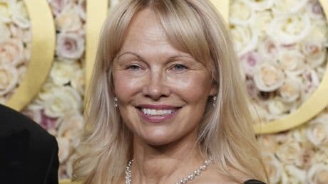 Pamela Anderson aparece con un cambio de &#039;look&#039; radical en la Gala MET