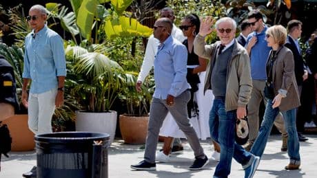 Michelle Obama navega con Steven Spielberg y su esposa por aguas de Mallorca
