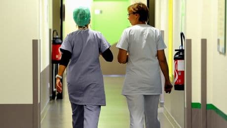 Elle a traité plus de 4.000 patients: une infirmière américaine arrêtée pour avoir travaillé sans diplôme