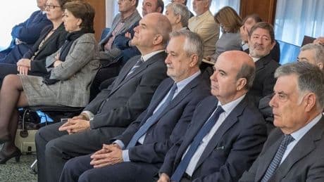 La Audiencia de Sevilla se rebela ante el Constitucional y consulta a Europa si debe acatar la anulación de los ERE