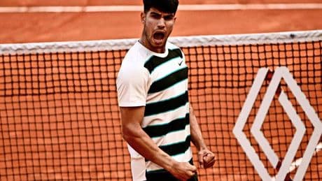 Carlos Alcaraz moet toestaan dat ook Ben Shelton hem set afsnoept, maar bereikt wel kwartfinale Roland Garros