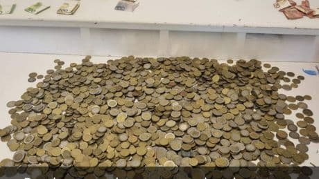 Dakloze wildpoeper blijkt ruim 13.000 euro contant op zak te hebben, wordt uitgezet