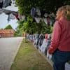 In dit kleine West-Vlaamse dorp laten ze dit weekend 7.000 onderbroeken wapperen: “Ons vorige record verpulverd”