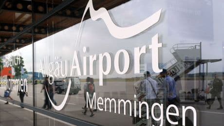 Turbulenzen: Polizei: Notlandung auf Flughafen Memmingen - Verletzte
