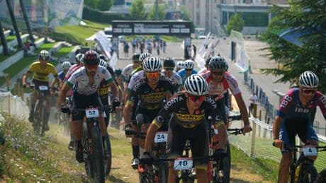 Sakarya'da nefes kesen şampiyona: Genç pedallar zirve için yarıştı