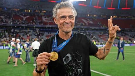 Luis Enrique geraakt door eerbetoon PSG-fans aan zijn overleden dochtertje Xana na gewonnen CL-finale