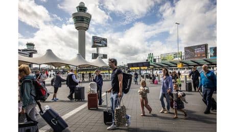 Flink meer reizigers en vluchten op Schiphol