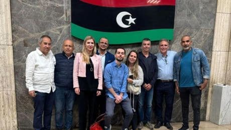 Los españoles atrapados en Trípoli ya están en la Embajada: "Esperamos instrucciones para llegar al aeropuerto"