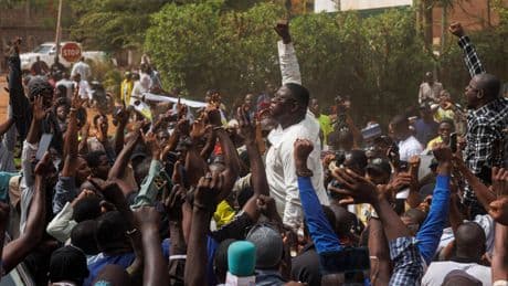 Mali: Cheick Oumar Doumbia, figure du mouvement pro-démocratie, agressé au couteau à Bamako