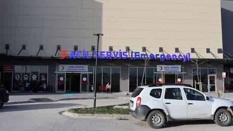 12 öğrenci hastaneye kaldırıldı! Yedikleri doğum günü pastası kabusları oldu
