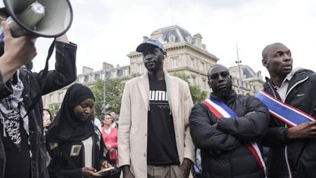 Volgens Franse moslims staat moord in moskee niet op zichzelf, minister Retailleau onder vuur