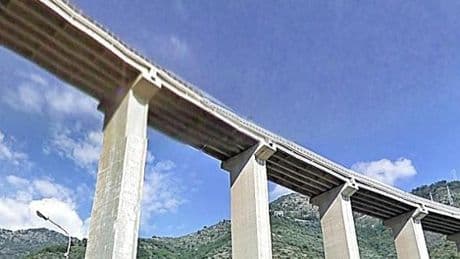 I Comuni della Riviera tassano i viadotti dell’autostrada. Scatta il ricorso al Tar
