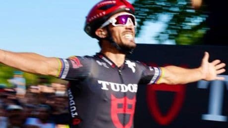 Julian Alaphilippe da una masterclass de inteligencia y se impone en Quebec