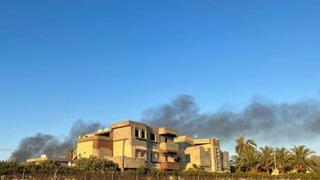 Españoles retenidos en Trípoli, en directo: Última hora del tiroteo y las guerrillas en Libia