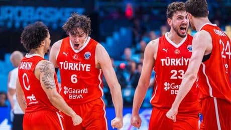 Riga'da tarih yazıyoruz! Şimdi sırada kupa var... 12 Dev Adam Avrupa Şampiyonası'nda finalde!