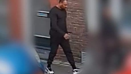 Man (67) op klaarlichte dag mishandeld en ontvoerd: politie op zoek naar verdachte