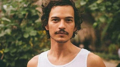 Caloncho, cantautor pop mexicano, trae a Apolo su álbum Tofu’, homenaje al veganismo como un sitio de confort