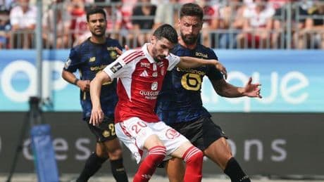 Ligue 1 : Olivier Giroud marque mais Lille concède le nul, Strasbourg, Auxerre et Angers vainqueurs