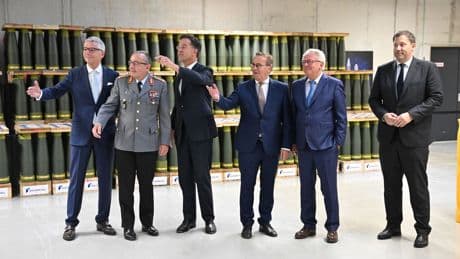 Rüstungsindustrie: Neues Rheinmetall-Munitionswerk eröffnet - Lob aus Politik