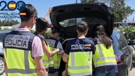 Hallan el cadáver carbonizado de un hombre en un descampado de la Malvarrosa (València)