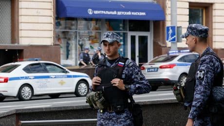 Ucrania recluta a adolescentes y ancianos rusos con pagos de 500 euros para sabotear la maquinaria de guerra de Putin