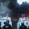 Irlande du Nord : une troisième nuit d'émeutes et de violences racistes