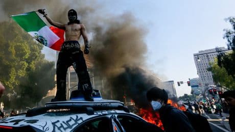 How the Mexican flag became the symbol of the LA protests