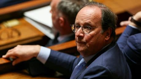 François Hollande exige «une révision profonde» du budget pour écarter le risque d'une censure du PS