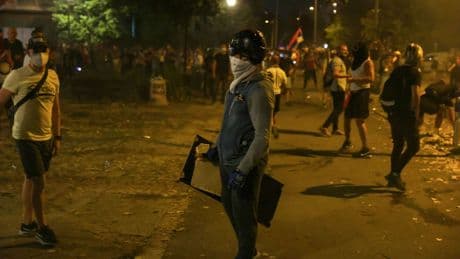 Más de 40 detenidos y decenas de heridos en las protestas en Serbia
