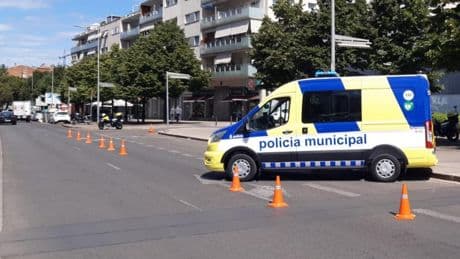 Batalla campal con tres policías heridos y dos detenidos en un parking ocupado de Terrassa
