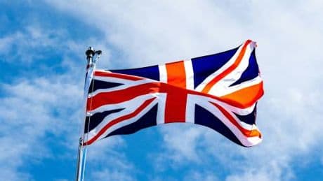 Londra, stretta del governo sull'immigrazione: laurea e lingua, ecco cosa servirà per poter lavorare