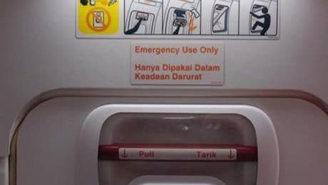 YOLCU, ÇIKIŞ KAPISINI AÇMAYA ÇALIŞTI, UÇAK YÖN DEĞİŞTİRDİ